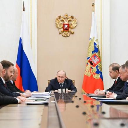 Владимир Путин поручил дополнительно поддержать бюджеты регионов